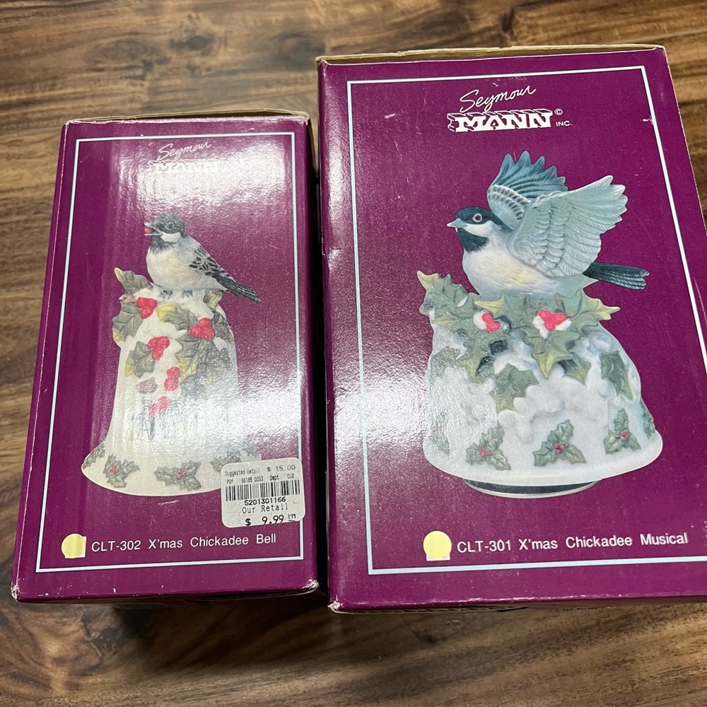 - Lot of 2 Christmas Chickadee bell and musical birds, vintage in new cond…